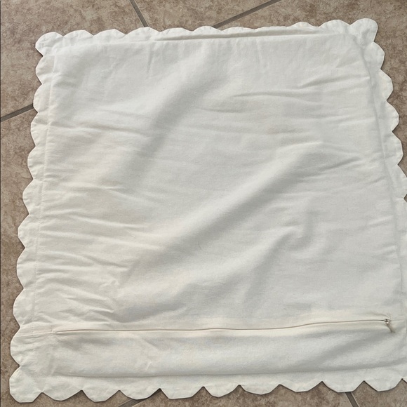 Zara Home Scalloped Pillow Covers - Picture 5 of 8